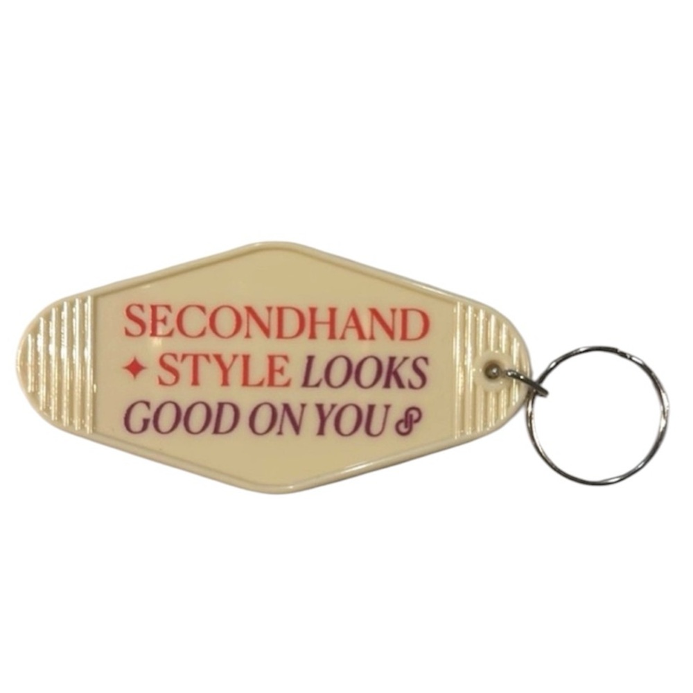 POSHMARK NWOT Limited Edition
"Secondhand Style Looks Good on You"
Keychain